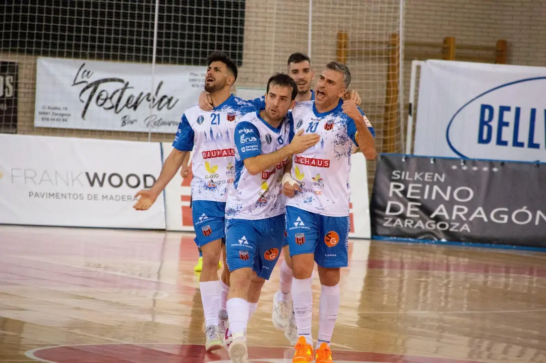Carlos Retamar celebra un gol, acompa&ntilde;ado por Richi, Ortego y Carlos Garc&iacute;a | Foto: Pedro Luis Serrano