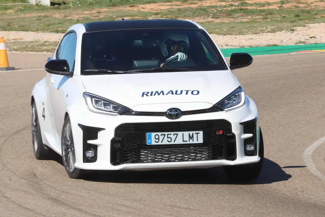 Laura Aparicio pilotando su Toyota GR Yaris con el que ha ganado en Alca&ntilde;iz. Foto: Cedida