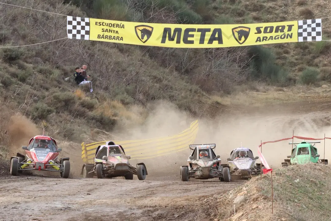 El Car Cross, siempre es una prueba espectacular. En la imagen la celebrada en Utrillas este s&aacute;bado. Foto: FADA