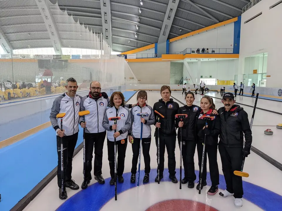 Equipos de curling ixto del CH Jaca. Foto: CH Jaca
