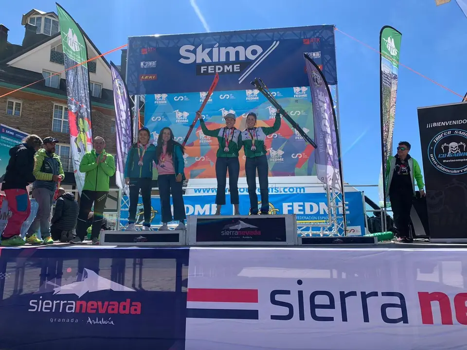Las FAM Ana Armend&aacute;riz y Mar&iacute;a Ari&ntilde;o plata en U20, en la competici&oacute;n celebrada el pasado domingo en Sierra Nevada.