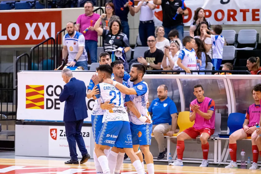 Carlos Garc&iacute;a, Rivera, Ortego y Villanueva celebran un gol | Foto: @ADSala10