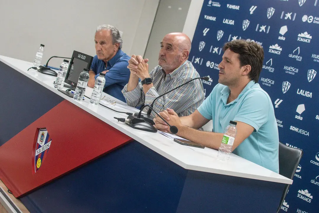 De izquierda a derecha, Pet&oacute;n, Fernando Callizo y Josete Ortas, en una rueda de prensa de archivo. Foto: Sportaragon