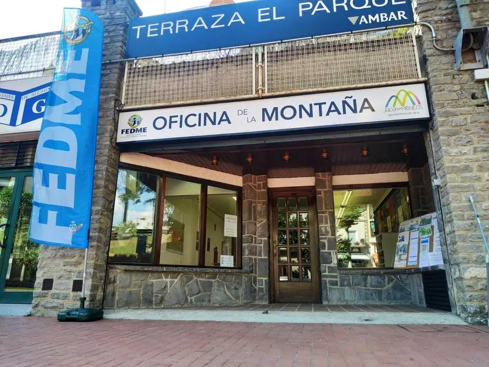 Imagen de la Oficina de la Monta&ntilde;a que la FEDME gestiona en Jaca. Foto: &Iacute;&ntilde;igo Ayll&oacute;n