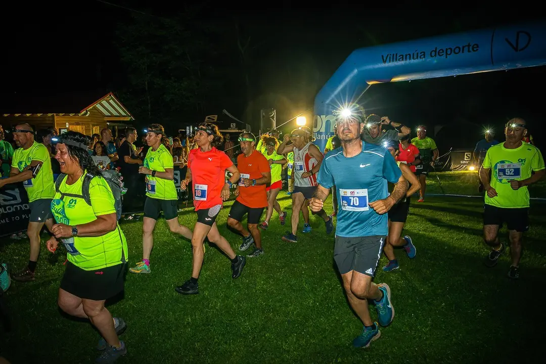 Salida de la pasada edici&oacute;n de la Full Moon donde los participantes tienen la obligaci&oacute;n de correr con frontal. Foto: Cedida