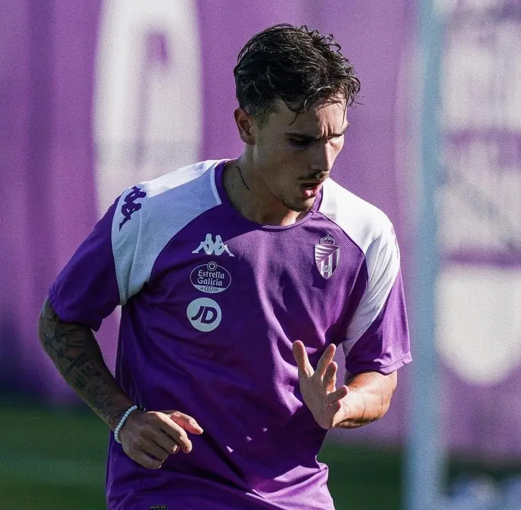 Hugo Vallejo, con el Real Valladolid en un entrenamiento de la temporada 23/24
