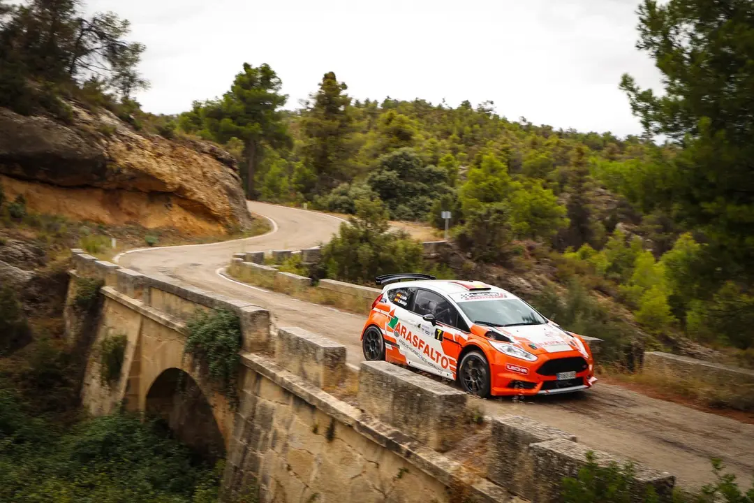 Lecha y Maniega en la edici&oacute;n del XVII Rally Bajo Arag&oacute;n, que les ha dado el regional tras subir al podio. Foto: Cedida