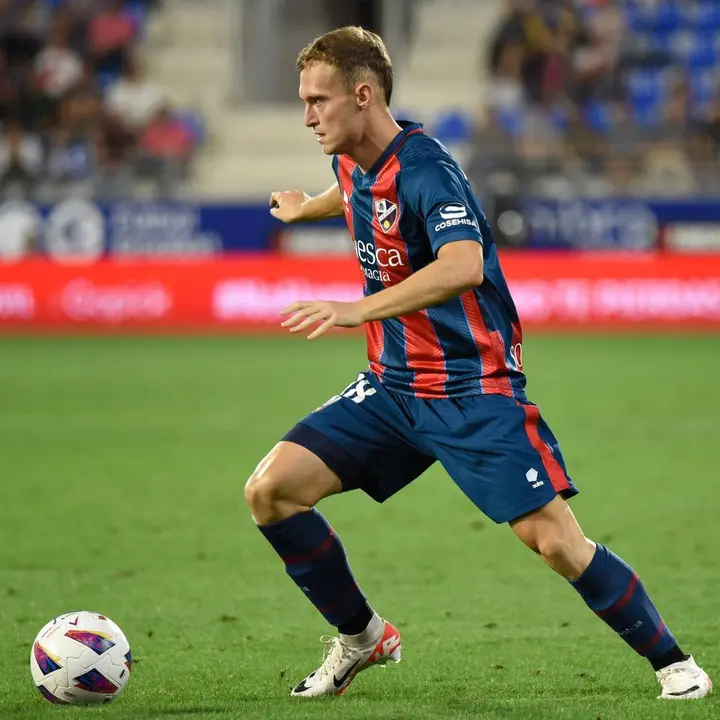 Rafa Tresaco, el d&iacute;a que debut&oacute; como jugador del Huesca en un partido contra el Mirand&eacute;s. Foto: LaLiga