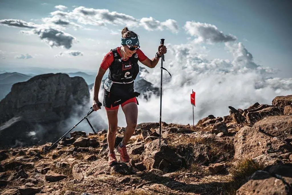 Imagen de una corredora en una anterior edici&oacute;n de la Canfranc-Canfranc que se traza sobre un recorrido espectacular. Foto: Jos&eacute; Miguel Mu&ntilde;oz