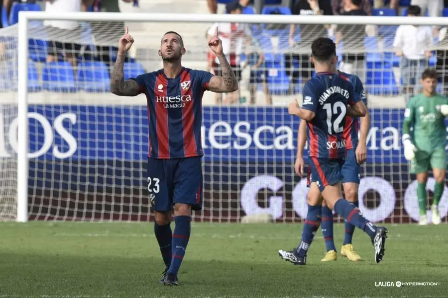 Sielva, con los brazos al cielo, dando las gracias, marc&oacute; el gol del empate contra el Villarreal B. Foto: LaLiga