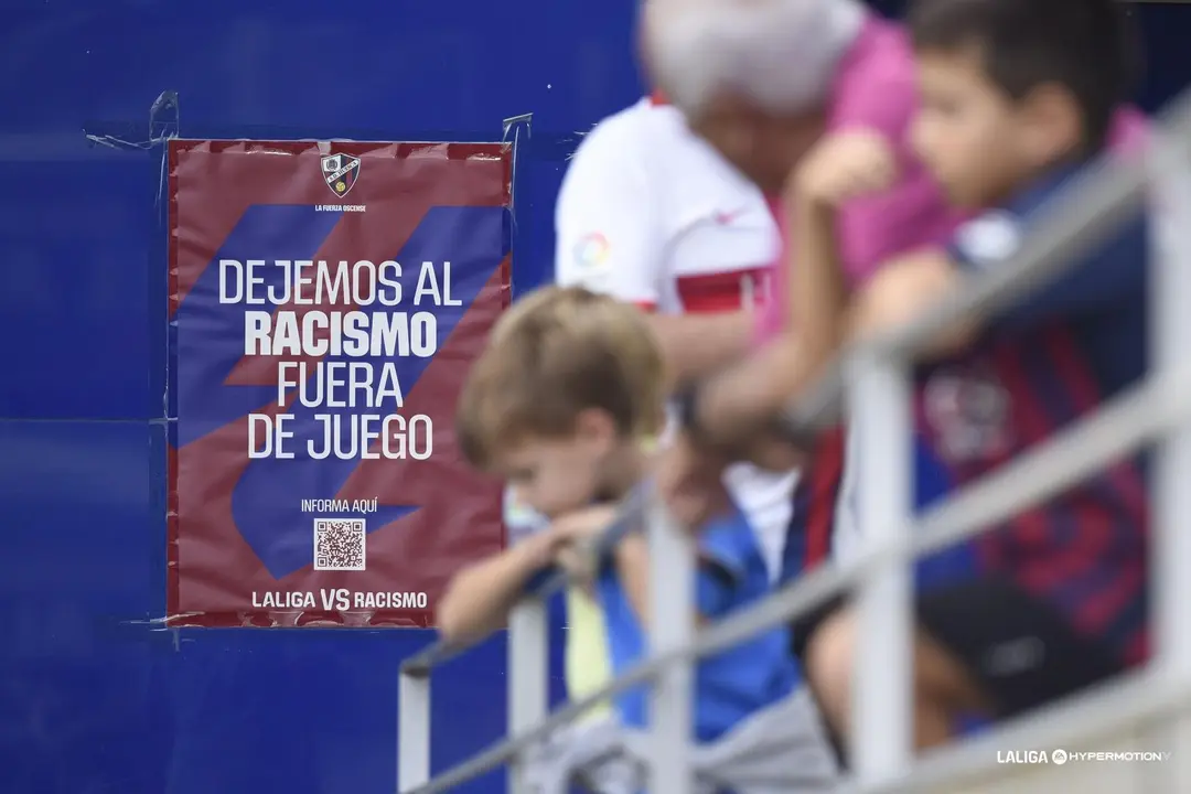 Kant&eacute; recibi&oacute; insultos racistas por parte de un aficionado en El ALcoraz