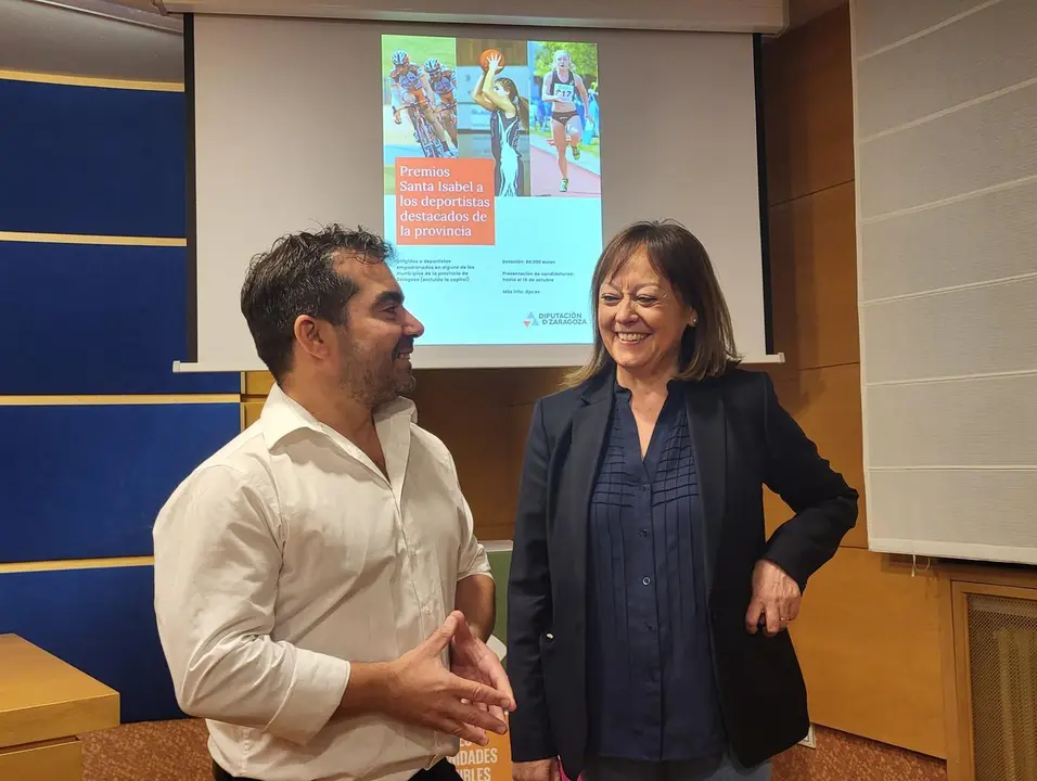 Alejandro Laguna y Charo L&aacute;zaro, durante la presentaci&oacute;n de los premios Santa Isabel a deportistas de la provincia de Zaragoza. Foto: DPZ