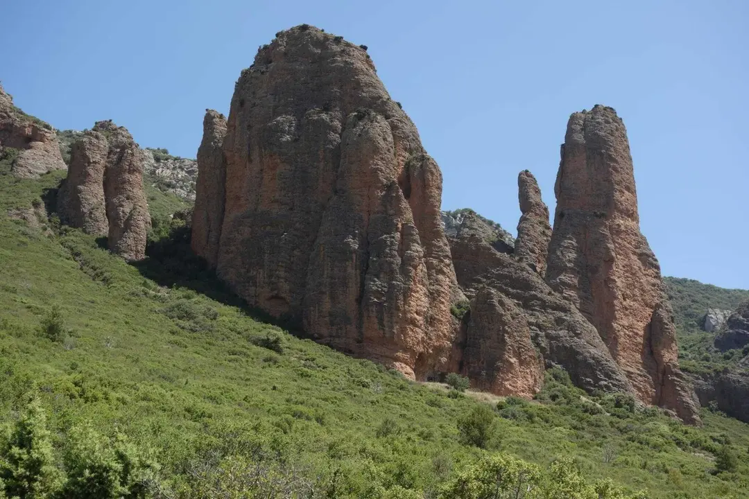 Los Mallos de Riglos, en la imagen, es uno de los templos mundiales de la escalada en roca. Foto: Pe&ntilde;a  Guara