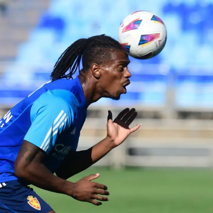 El Real Zaragoza busca el triunfo ante el Mirand&eacute;s. Jair seguir&aacute; siendo el mejor argumento defensivo | Foto: Tino Gil / RZ