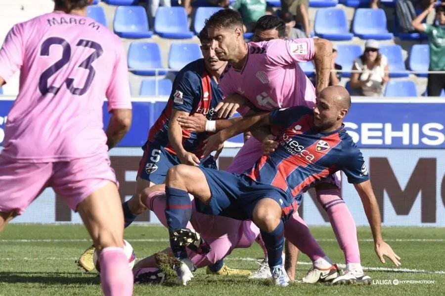 Imagen de la jugada en la que Jeremy reclam&oacute; penalti y acab&oacute; con una tarjeta por protestar con vehemencia. Foto: LaLiga