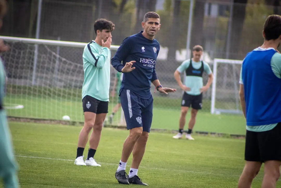 Antonio Hidalgo en un entrenamiento del Huesca