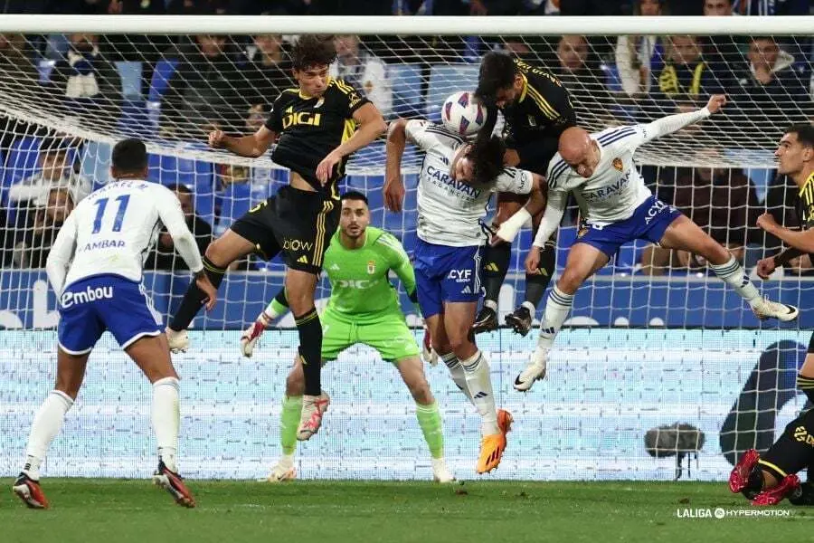 El Real Zaragoza se estrell&oacute; contra la suerte y firm&oacute; el empate | Foto: La Liga