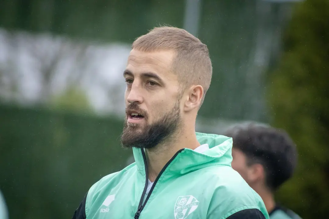 Jorge Pulido en un entrenamiento del Huesca en la temporada 23/24