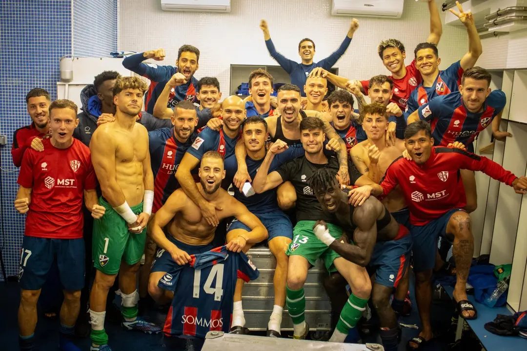 El Huesca celebr&oacute; la victoria en el derbi aragon&eacute;s