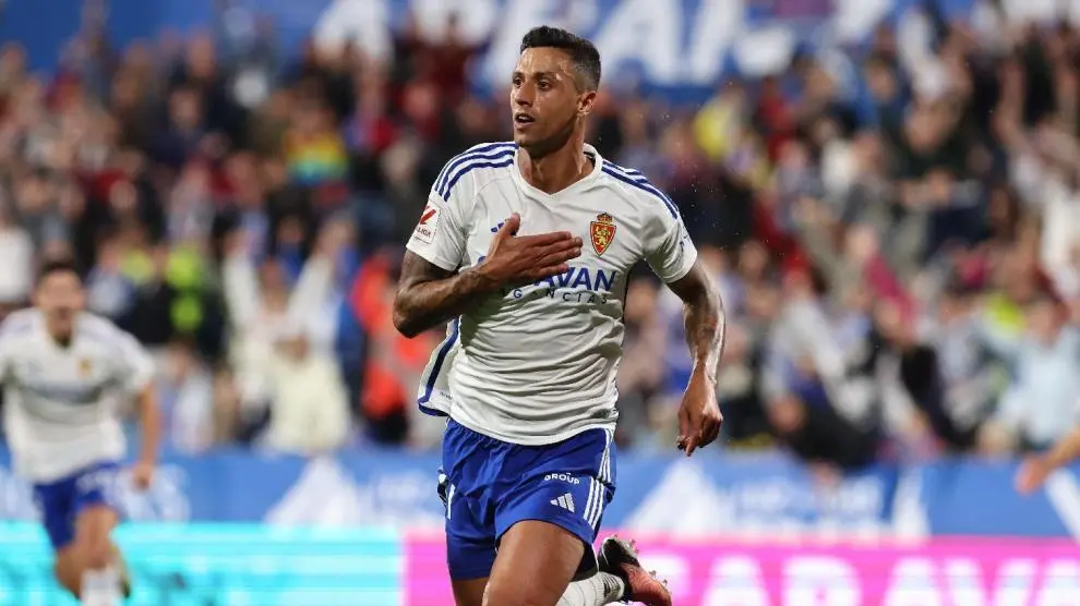 Maikel Mesa celebrando uno de sus goles. // Foto: Toni Gal&aacute;n