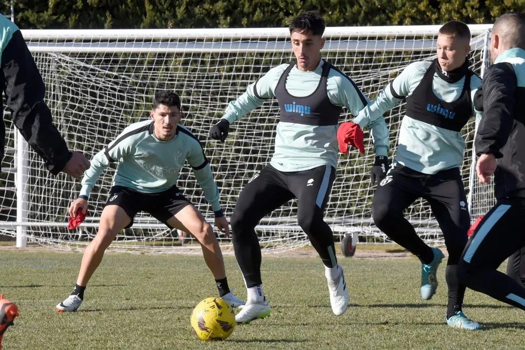 Vilarrasa en un entrenamiento del Huesca en diciembre 23/24