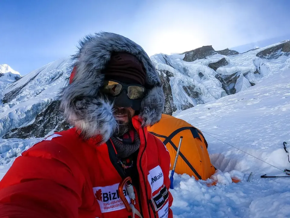 Alex Txikon en su invernal al Annapurna. Foto: Twitter A. T.