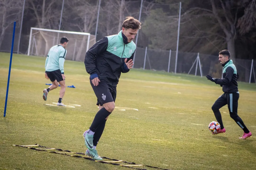 Vallejo en un entrenamiento del Huesca