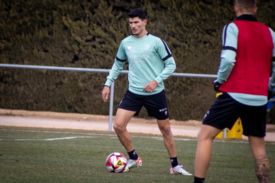 Miguel Loureiro, en un entrenamiento del Huesca