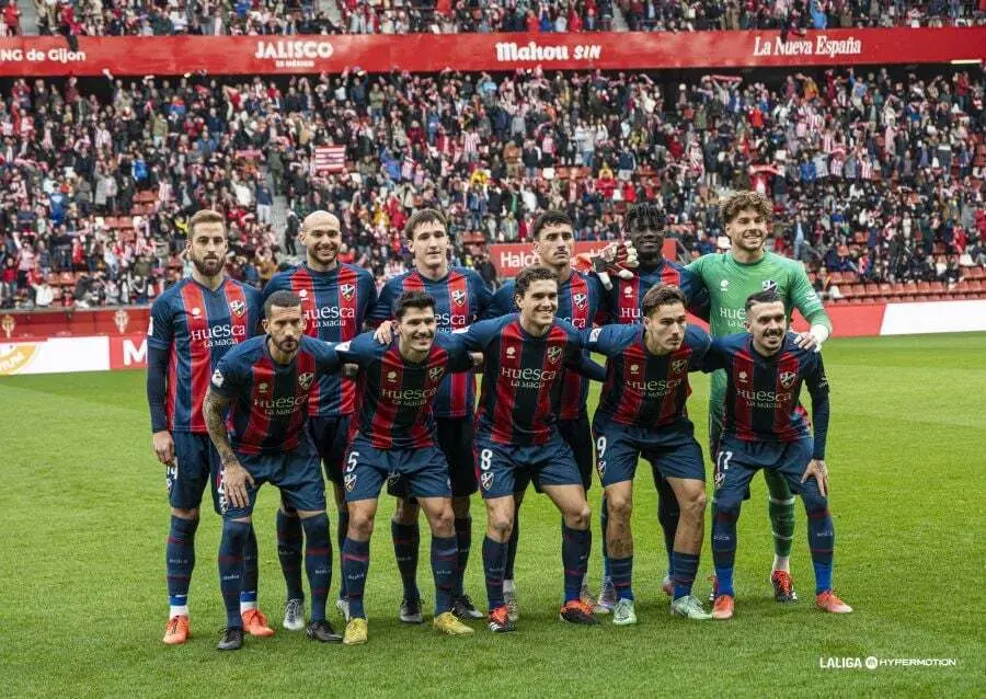 Once del Huesca que propuso de inicio Hidalgo contra el Sporting en El Molin&oacute;n. Foto: LaLiga