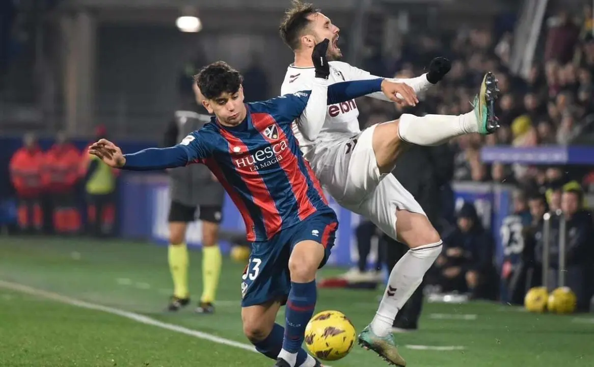 Ayman debuta con el primer equipo del Huesca. Foto: RRSS