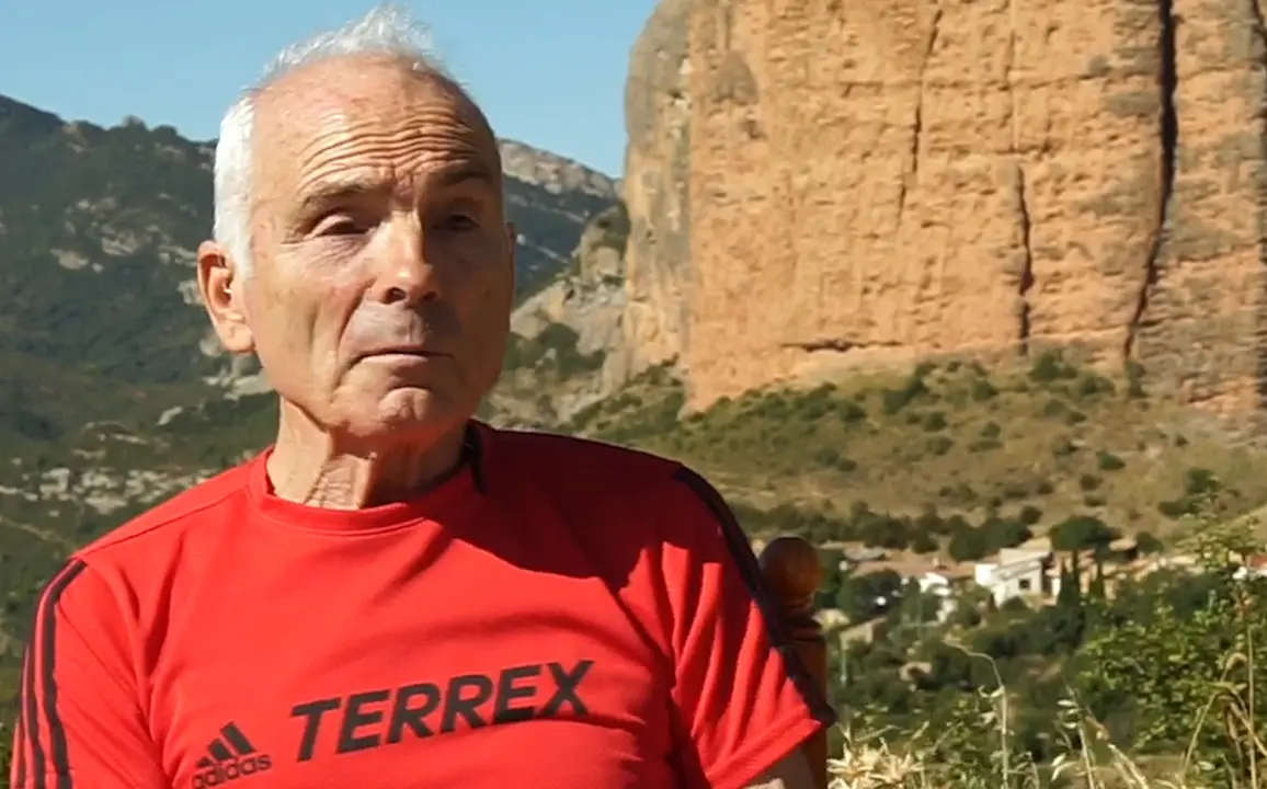 &Aacute;ngel L&oacute;pez 'Cintero' con las pe&ntilde;as de Riglos, al fondo de la imagen. Foto: Cedida