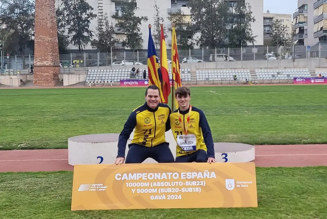 Carlos Z&aacute;rate, a la derecha, seleccionado para el Campeonato del Mundo de campo a trav&eacute;s sub 20. Foto: Cedida