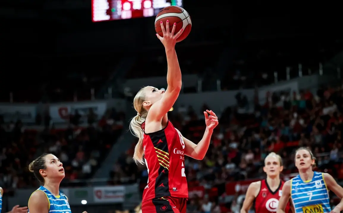 Petra Holesinska ha acabado con 15 puntos | Foto: Esther Casas / Casademont Zaragoza