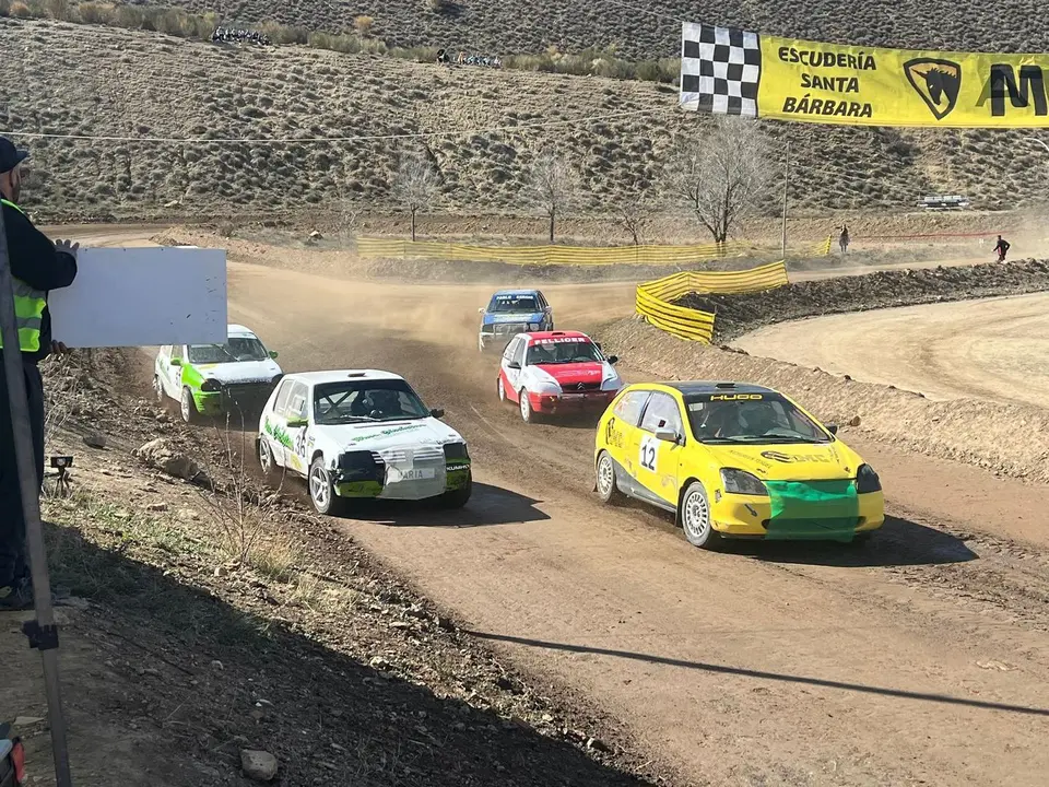 El auto cross siempre deja im&aacute;genes espectaculares. Foto: FADA