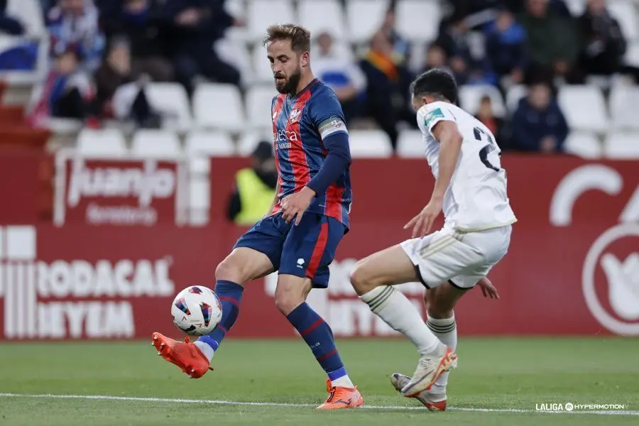 Jorge Pulido en una acci&oacute;n del partido ante el Albacete