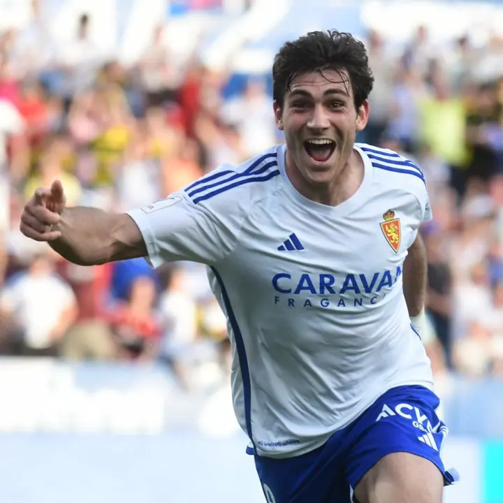 Iv&aacute;n Az&oacute;n le da el empate y la vida al Real Zaragoza |  Foto: Tino Gil / RZ
