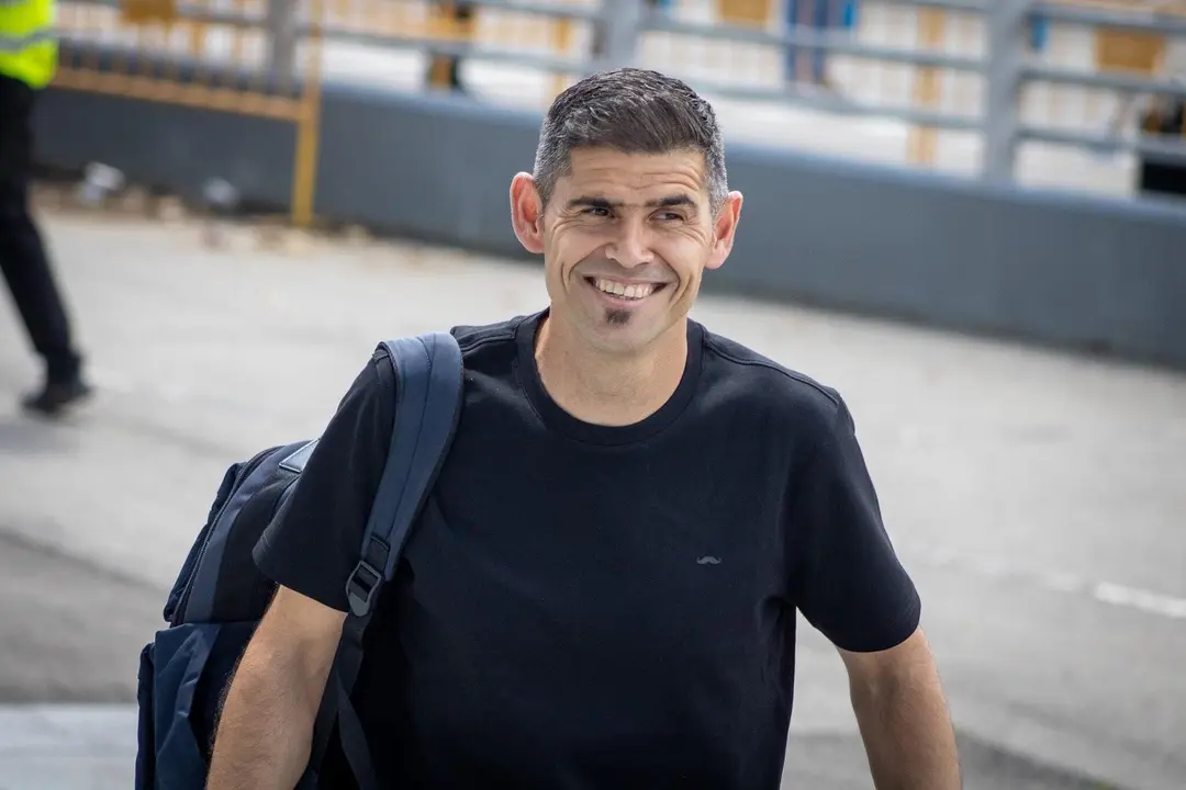 Antonio Hidalgo llega sonriente al estadio de El Alcoraz