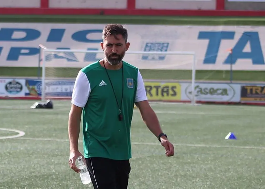 Molo durante un entrenamiento con la S.D. Tarazona. Fotograf&iacute;a: S.D. Tarazona.