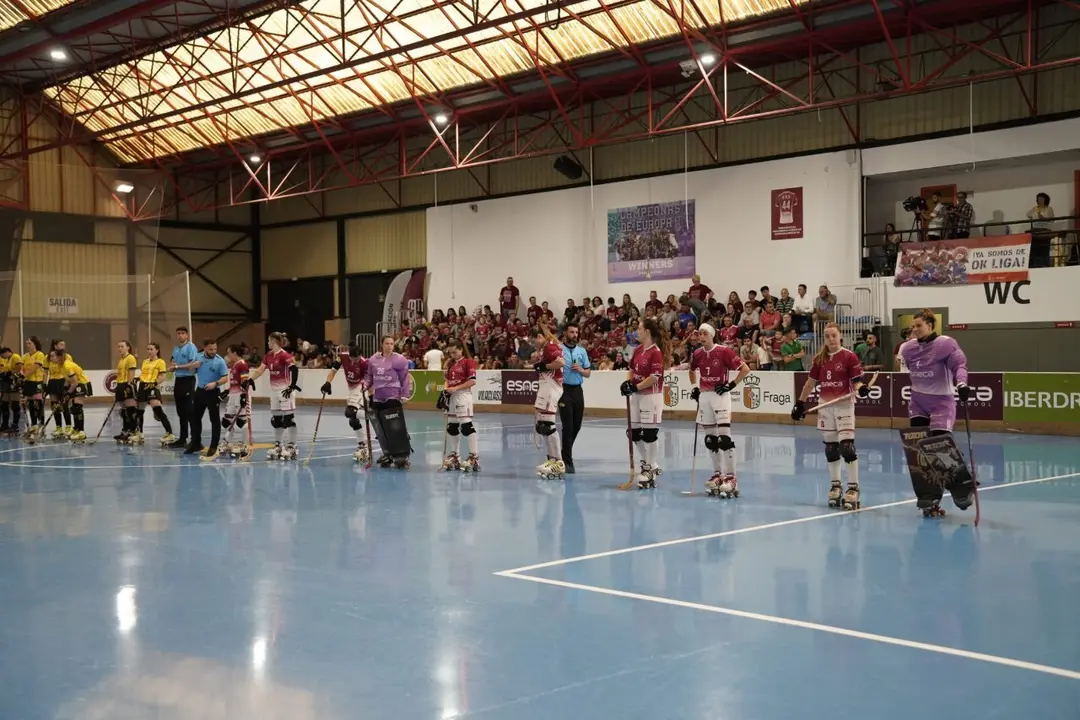 Las jugadoras antes de iniciar el choque. Fotograf&iacute;a: CP Esneca Fraga.