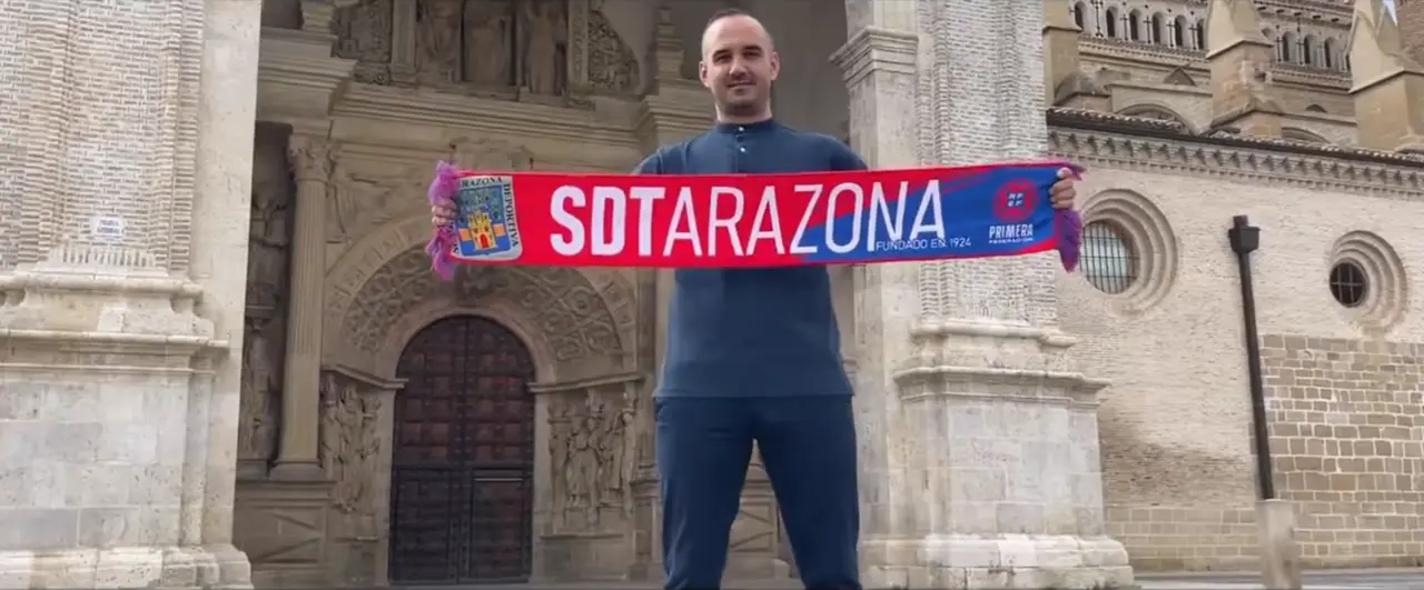 Michel Sanz, durante el anuncio de su renovaci&oacute;n como director deportivo. Fotograf&iacute;a: SD Tarazona.