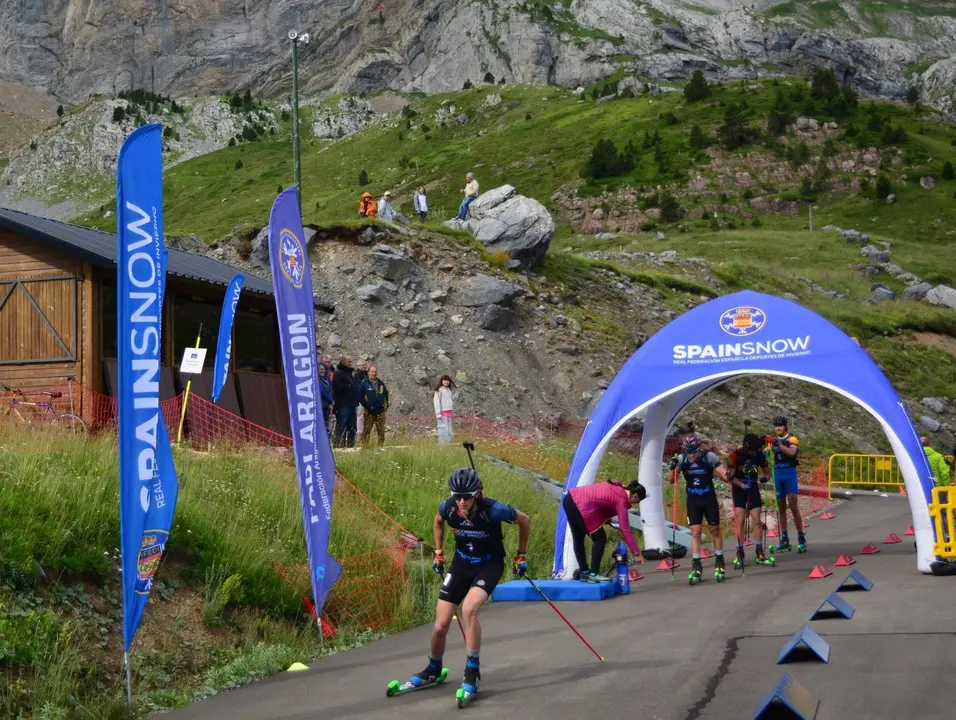 Uno de los participantes en la segunda edici&oacute;n del Summer Biathlon celebrado el pasado fin de semana en Candanch&uacute;. Foto: Rfedi