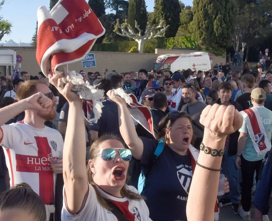 Hidalgo destaca a la afici&oacute;n del Huesca como la clave en el partido ante el Racing
