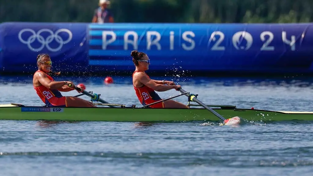Esther Briz y Aina Cid, compitiendo en los Juegos Ol&iacute;mpicos. Fotograf&iacute;a: Federaci&oacute;n Espa&ntilde;ola de Remo.