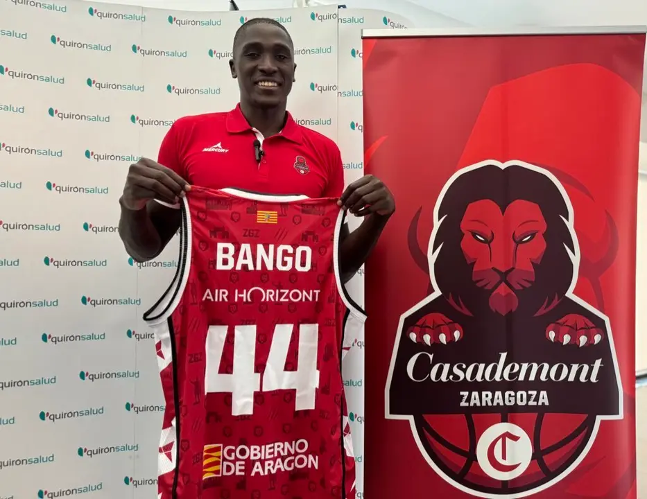 Jilson Bango durante su presentaci&oacute;n en la cl&iacute;nica Quir&oacute;n. Fotograf&iacute;a: Casademont Zaragoza.