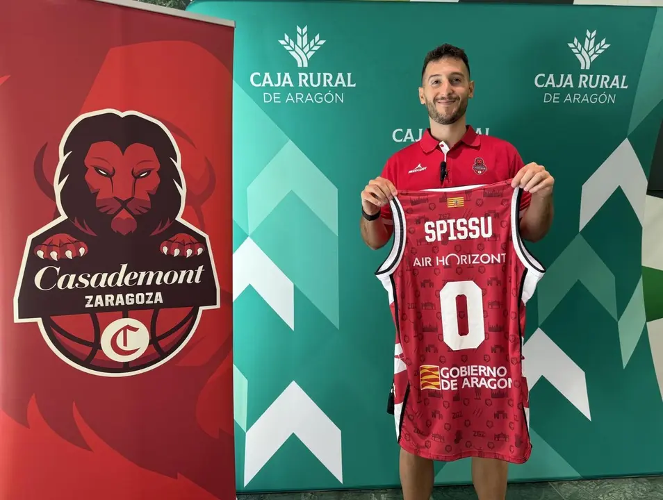 Marco Spissu, durante su presentaci&oacute;n con el Casademont. Fotograf&iacute;a: Casademont Zaragoza.
