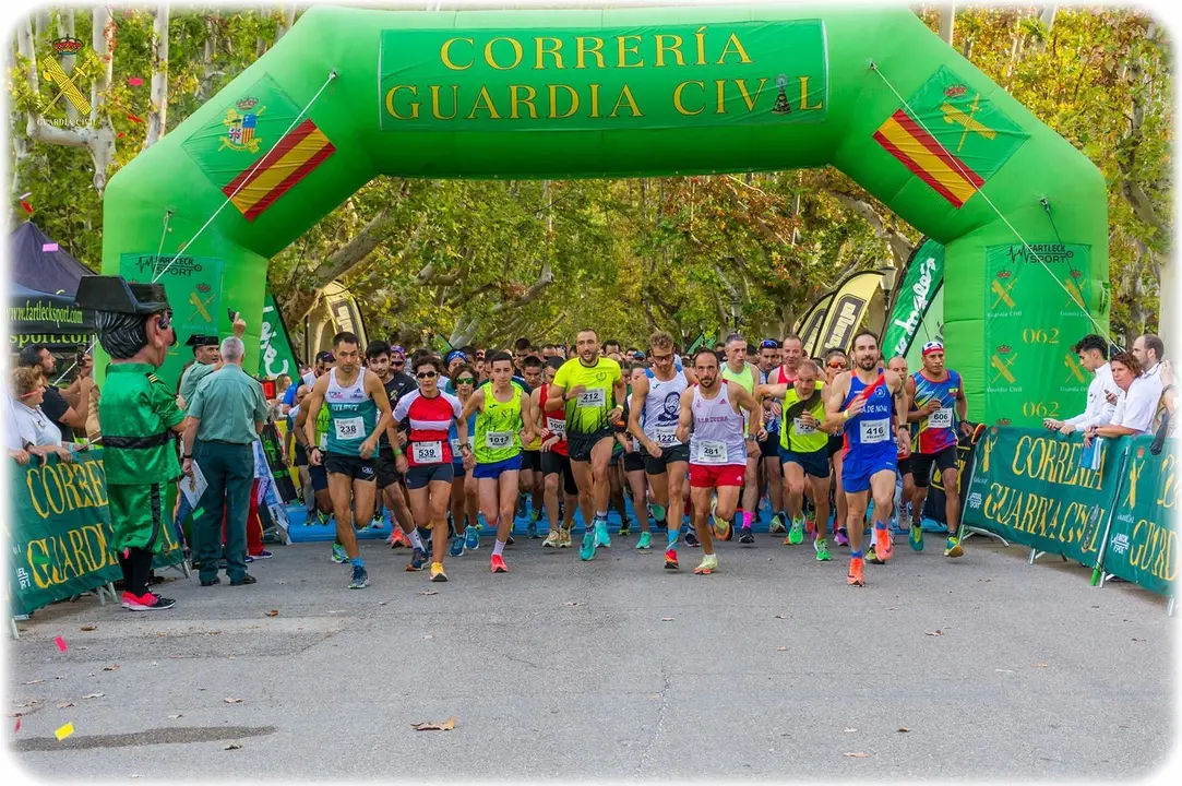 Salida de la carrera de la Guardia Civil que se celebra en el parque Jos&eacute; Antonio Labordeta este 15 de septiembre.