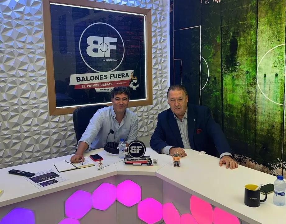 Pablo Barrantes y Agust&iacute;n Lasaosa, minutos antes de iniciar la charla en Balones Fuera. Foto: Sportaragon