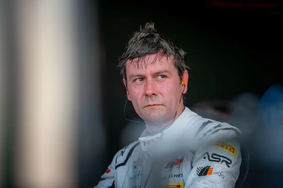 Guillermo Aso, concentrado antes de comenzar el Campeonato de Europa de GT4 en Spa. Fotograf&iacute;a: NM Racing Team.