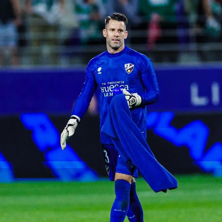 Dani Jim&eacute;nez en un partido del Huesca. Temporada 24-25. Foto: RRSS