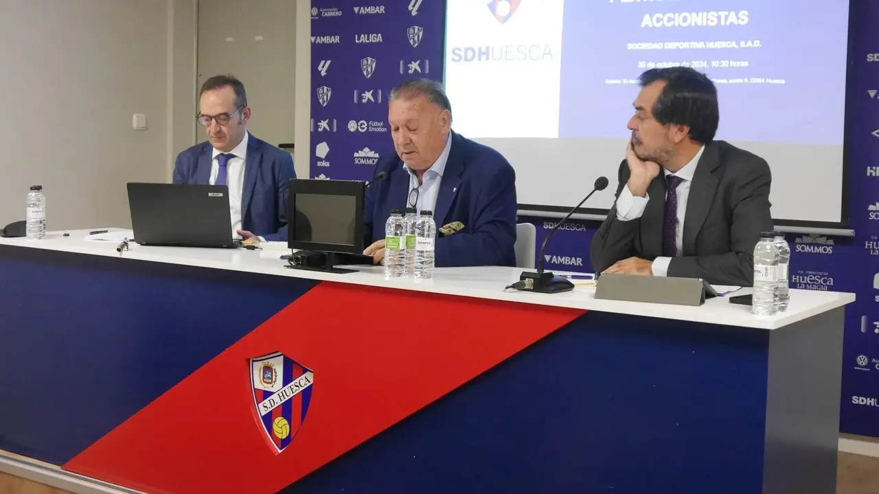 Antonio Garc&iacute;a Lapuente, Agust&iacute;n Lasaosa y Ricardo Mur. Foto: SD Huesca